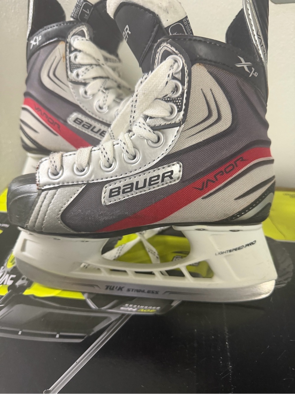 Bauer Kids Black and White Hockey Skates 1R